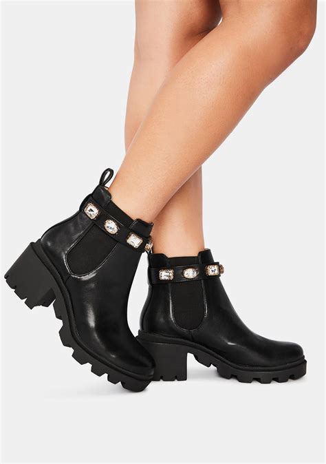 Amuley Black Boots: A Fashion Investment Worth Making
